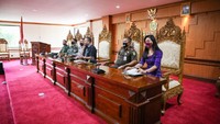 Bupati Mahayastra menambahkan bahwa bantuan diberikan secara bertahap selama 6 hari. Ada 64 desa yang dibantu secara bertahap mulai 27 April hingga 2 Mei 2020, seluruh bantuan BLT desa itu telah rampung ke 10.566 KK. Ia juga menjamin bantuannya akan tepat sasaran. dok. Pemkab Gianyar