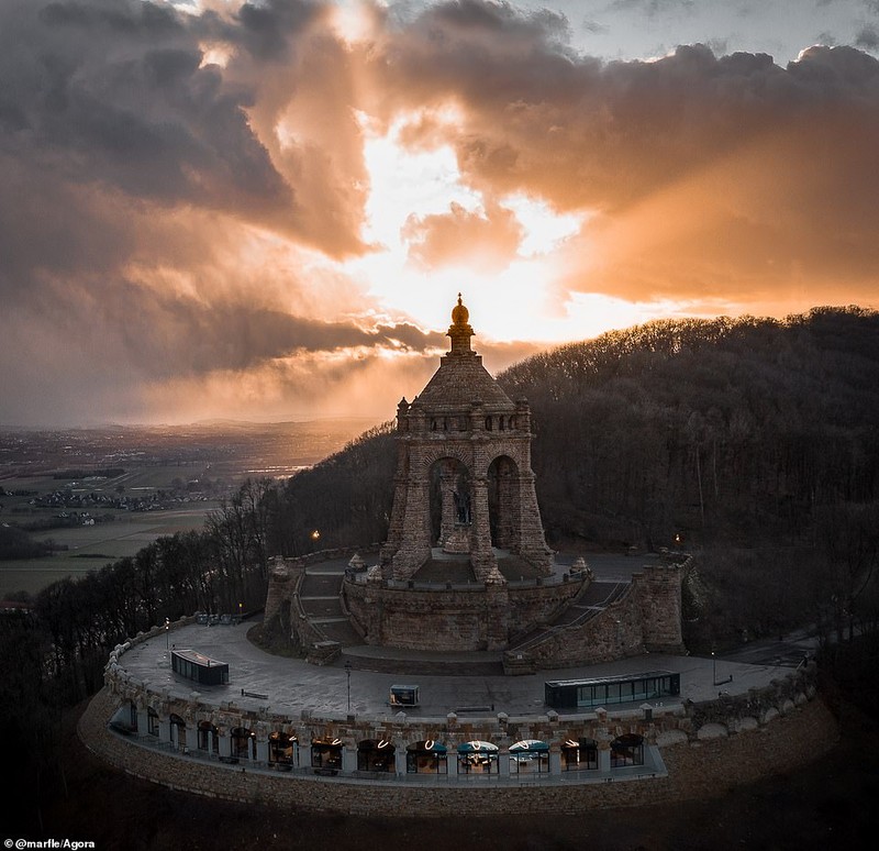 Kontes Foto Arsitektur Agora