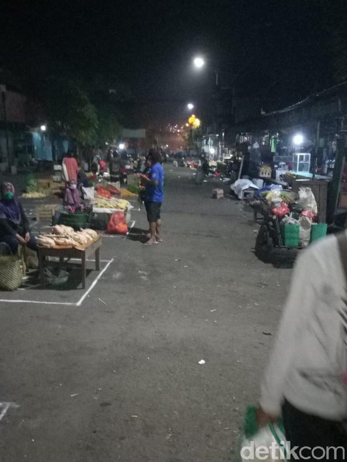Pedagang pasar di Bojonegoro