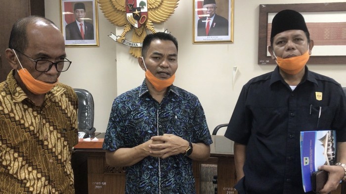 Sejumlah anggota DPRD Sumbar meminta Gubernur menyalurkan bantuan untuk warga (Jeka-detikcom)
