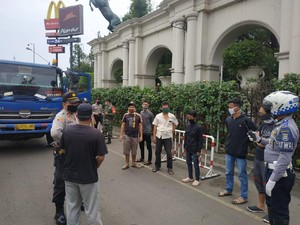 Nekat! Kontainer Angkut 6 Pemudik Dihalau Polisi di Tangerang