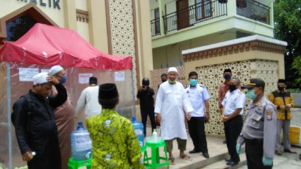 Ulfah Lanto, Camat Ujung, Kota Parepare, Sulawesi Selatan (Sulsel), angkat bicara soal tudingan penodaan agama yang ditujukan ke dirinya karena membubarkan salat Jumat di masjid setempat.
