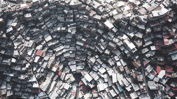 Pemandang Petare sebuah kota di disrik Caracas, Venezuela dipotret oleh @donaldobarros. Foto: Agora via Daily Mail