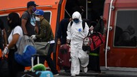 Sebelum dibawa menuju hotel untuk dilakukan isolasi mandiri selama satu minggu, 375 WNI tersebut terlebih dahulu menjalani rapid test.