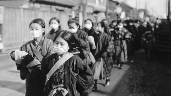 7. 1918: Tahun ini, Perang Dunia 1 mulai berakhir. Namun dimulailah bencana Flu Spanyol yang akhirnya membuat 500 juta orang di seluruh dunia terinfeksi. Virusnya menyerang sistem imun dan banyak anak muda meninggal dunia. Diperkirakan, korban mencapai 25 sampai 50 juta orang. Foto: BBC World