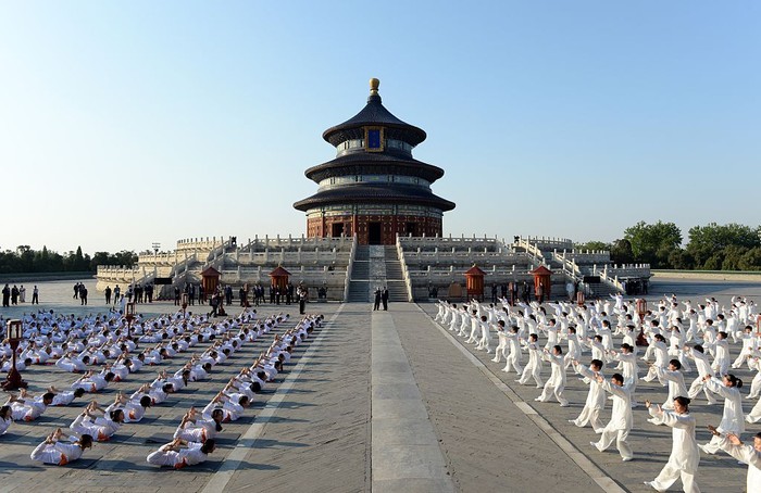 Tai chi adalah jenis seni bela diri Tiongkok kuno yang diyakini memiliki tujuan utama untuk mencapai umur panjang melalui pengondisian pikiran dan tubuh.