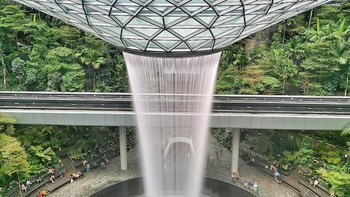 Jewel, Bandara Changi Singapura karya @siang425. Foto: Agora via Daily Mail