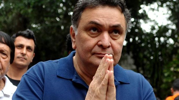 (FILES) In this file photo taken on September 08, 2014 Bollywood actor Rishi Kapoor gestures towards a statue of the elephant-headed Hindu god Lord Ganesh during the Ganesh Charturthi festival in Mumbai. - Bollywood mourned its second loss in as many days as celebrated actor Rishi Kapoor, whose career spanned half a century, died April 30, 2020, aged 67 after a prolonged struggle with cancer. His death came as a severe blow to the Hindi movie industry and film lovers, who were already reeling from the death of Irrfan Khan, one of the country's most feted actors, on April 29 aged just 53. (Photo by - / AFP)
