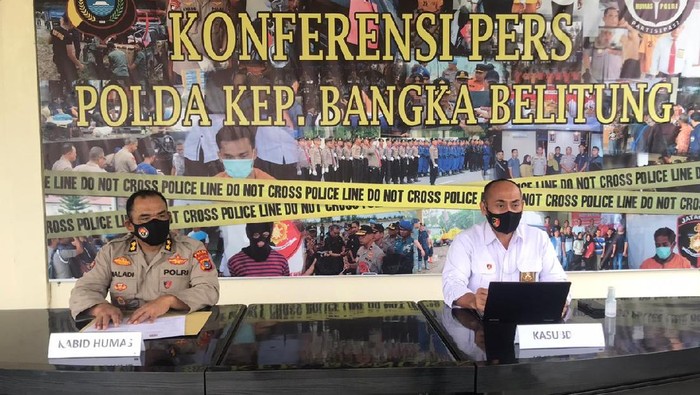 Konferensi pers penetapan tersangka kasus pencurian 7 senjata dinas Direktorat Samapta Polda Babel.
