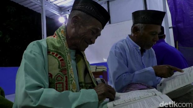 Lansia belajar mengaji selama Ramadhan di Pekalongan