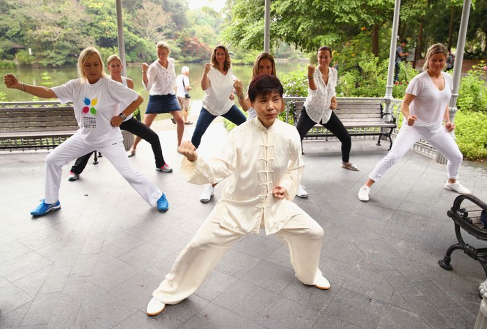Tai chi adalah jenis seni bela diri Tiongkok kuno yang diyakini memiliki tujuan utama untuk mencapai umur panjang melalui pengondisian pikiran dan tubuh.