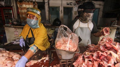 Cegah Corona, Pedagang Daging juga Pakai Pelindung Wajah