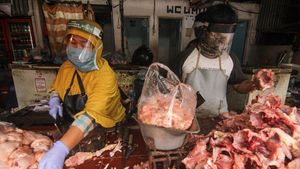 Cegah Corona, Pedagang Daging juga Pakai Pelindung Wajah