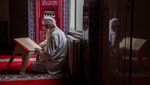Umat Muslim Dunia Berburu Pahala Membaca Quran di Bulan Ramadhan