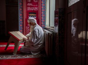 Umat Muslim Dunia Berburu Pahala Membaca Quran di Bulan Ramadhan