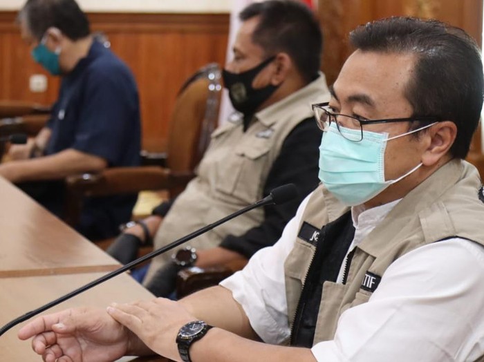 Ketua Rumpun Kuratif Satgas COVID-19 Jatim, dr Joni Wahyuhadi