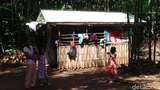 Keluarga Ini Tinggal di Gubuk Karena Tak Mampu Bayar Kos Terdampak Corona