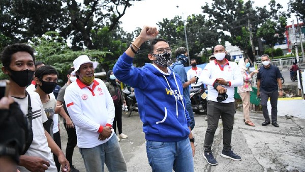 Gerakan Nasi Bungkus Warteg untuk Warga Terdampak COVID-19