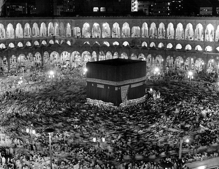 Kakbah merupakan tempat suci umat Islam di seluruh dunia. Bangunan yang juga menjadi kiblat arah sholat ini ternyata memiliki sejarah yang panjang.