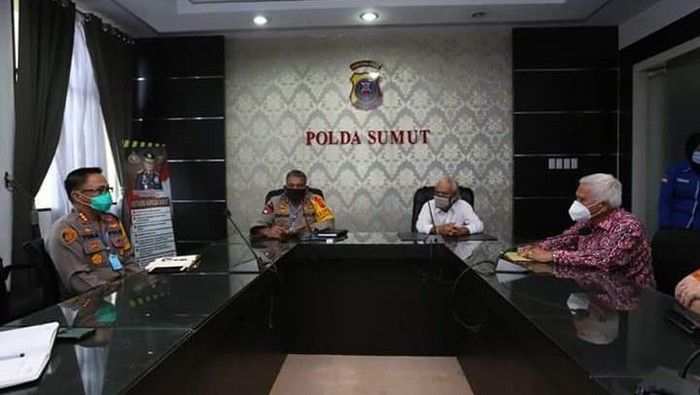 Kapolda Sumatera Utara Irjen Martuani Sormin bertemu tokoh agama membahas persoalan keributan di kedai tuak.