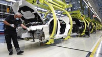 Mercedes-Benz kembali membuka pabriknya di Sindelfingen, Jerman.