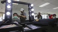 Sejak satu bulan terakhir salon rambut di hampir seluruh Thailand ditutup untuk membantu menghentikan penyebaran coronavirus.