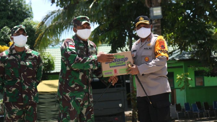 Penyaluran bantuan kepada Satgas Pamtas RI-PNG di Skouw dan kepada janda serta anak yatim di Jayapura (dok.Istimewa)