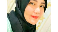 Wanita kelahiran 1 Oktober 1991 ini berniat membangun bisnis sendiri. Hal ini agar ia bisa meninggalkan dunia hiburan dan bisa hijrah. Foto: Instagram viavallen
