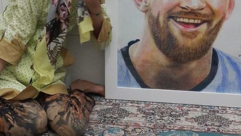 Selain Ranaldo, ia juga melukis wajah Lionel Messi. (Foto: Instagram/fatemehamami)