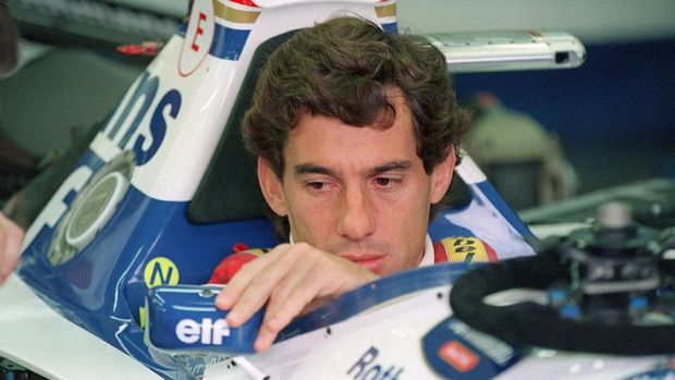 Brazilian F1 driver Ayrton Senna adjusts his rear view mirror in the pits 01 May 1994 before the start of the San Marino Grand Prix. Senna died after crashing in the seventh lap. (Photo by JEAN-LOUP GAUTREAU / AFP)