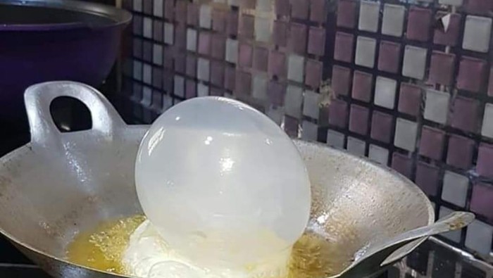 Telur ceplok seperti balon