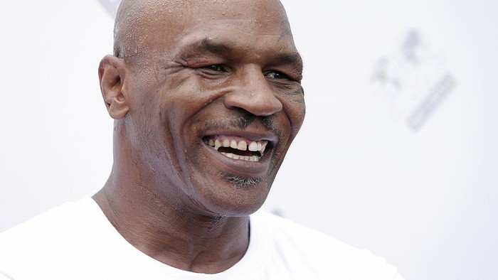 Mantan juara dunia tinju kelas berat Mike Tyson berencana akan kembali naik ring tinju untuk melakukan pertandingan amal.