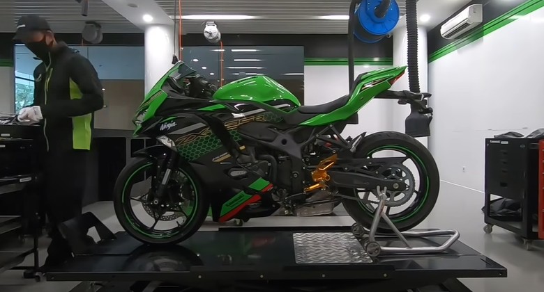 Proses modifikasi Ninja ZX-25R Proses modifikasi Ninja ZX-25R