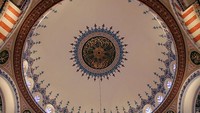 Masjid Sehitlik dirancang oleh arsitek Hilmi Senalp dan sampai 2009 telah beberapa kali diperluas. Andreas Rentz/Getty Images.