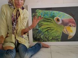 Keren! Wanita Penyandang Disabilitas Ini Lukis Wajah Pakai Kaki