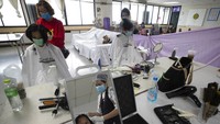 Hal ini dilakukan sebagai bentuk  dukungan moral kepada paramedis di garis depan melawan COVID-19.