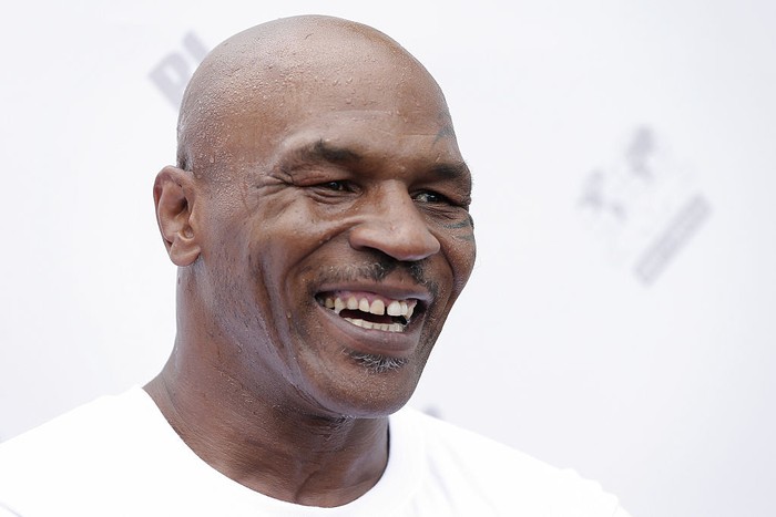 Mantan petinju profesional yang perch menuarai WBA, WBC dan IBF, Mike Tyson berencana akan kembali naik ring tinju untuk melakukan pertandingan amal.