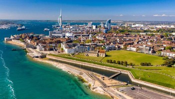 Karena semua aktifitas berkurang drastis membuat kondisi perairan jauh lebih jernih dari sebelumnya. Foto: Solent New via Bored Panda