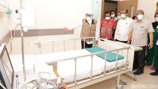 Gubernur Khofifah pantau kesiapan bed RSKI (Foto: Hilda Meilisa Rinanda/detikcom)