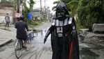 Invasi ke Filipina, Darth Vader dan Stormtrooper Minta Warga Tetap di Rumah