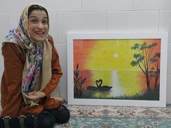 Keren! Wanita Penyandang Disabilitas Ini Lukis Wajah Pakai Kaki