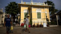 Namun karena pandemi Corona, semua tempat ibadah termasuk masjid ditutup, acara buka bersama tidak bisa dilakukan.