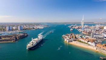 Perubahan ini membuat gembira warga setempat. Semoga saja setelah wabah virus corona usai kondisi perairan di Portsmouth, Inggris tak keruh lagi. Foto: Solent New via Bored Panda