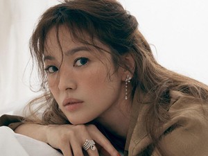 Son Ye Jin Perempuan Tercantik Sedunia, Song Hye Kyo Gimana?