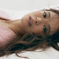 Kurasa aku sangat beruntung bisa terjun ke dunia akting sejak muda dan produksi berjalan dengan baik. Begitu juga dengan dukungan dari banyak orang adalah alasan kenapa aku bisa berada di posisi ini sekarang. Aku sangat berterima kasih, katanya. Foto: Dok. Instagram/@kyo1122, @ellesingapore