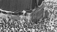 Sementara itu, Kakbah telah direhab sebanyak empat kali hingga dengan saat ini. Pertama saat dibangun oleh Nabi Ibrahim dan Ismail. Kedua dilakukan kaum Quraisy sebelum Islam dan Nabi Muhammad SAW ikut serta.