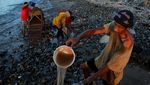 Bernafas dalam Lumpur ala Penambang Emas Tradisional