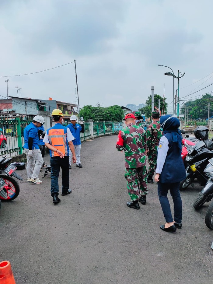 Gugus Tugas Percepatan Penanganan Covid-19 melakukan upaya secara efektif untuk menemukan orang yang bersuhu tinggi dan Orang Tanpa Gejala (OTG) dengan menggunakan drone di sejumlah titik di wilayah Jakarta.