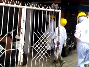 Viral Video Paramedis Ber-APD Datangi Indekos Bandung, Begini Ceritanya