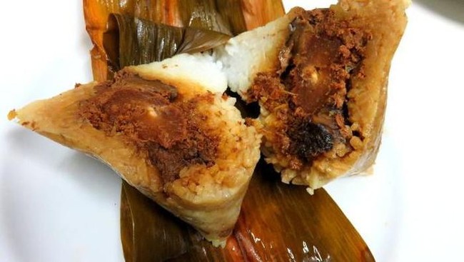 5 Tempat Beli Bakcang Halal Isi Ayam dan Telur Asin yang Mantul